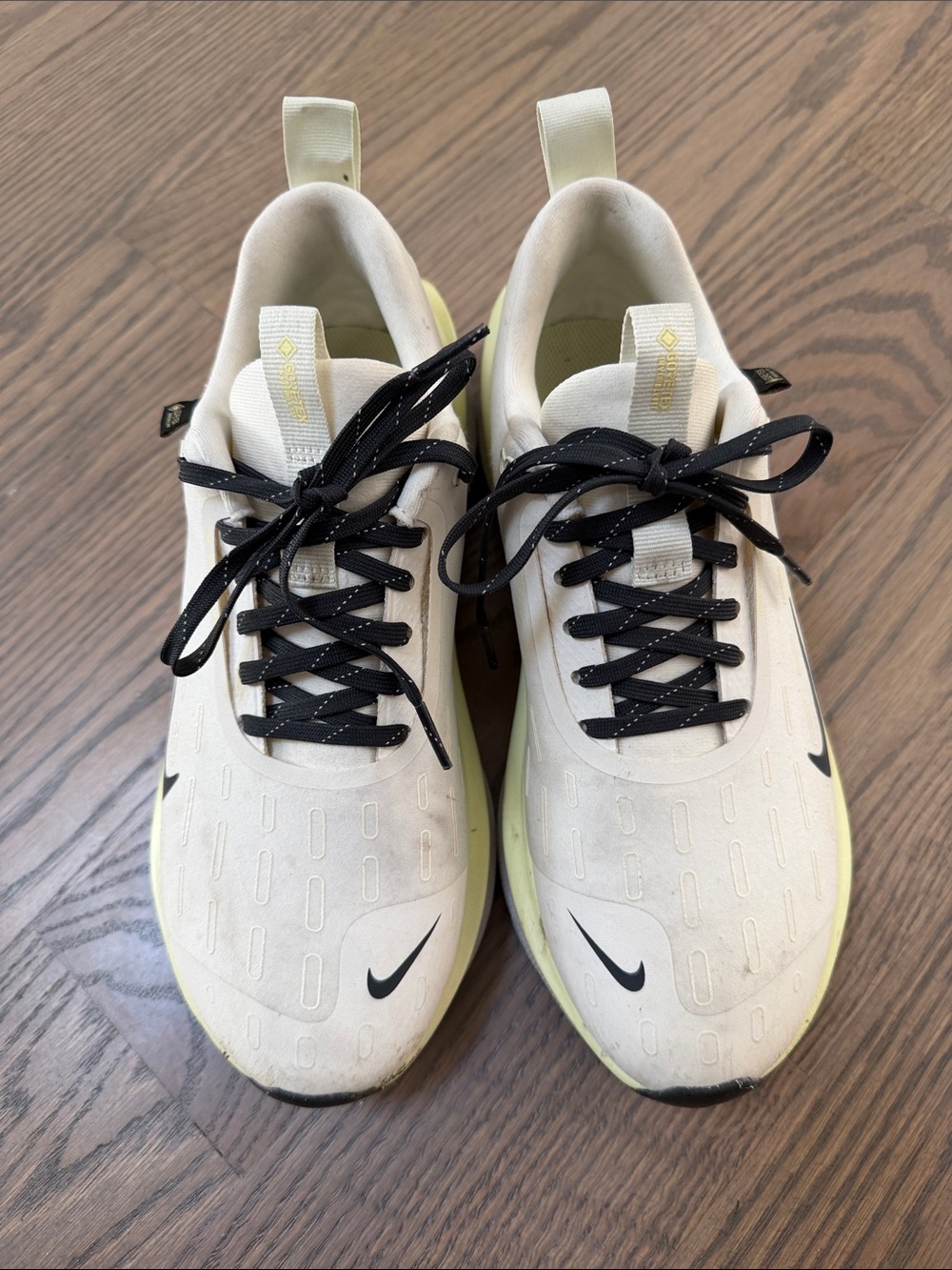 Nike Men’s Cream and Black Lightweight Sneakers